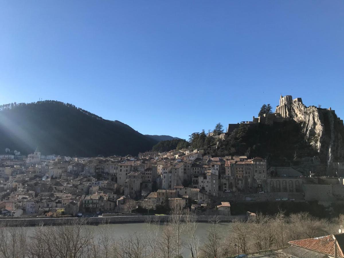 Hotel Les Chenes Sisteron Buitenkant foto